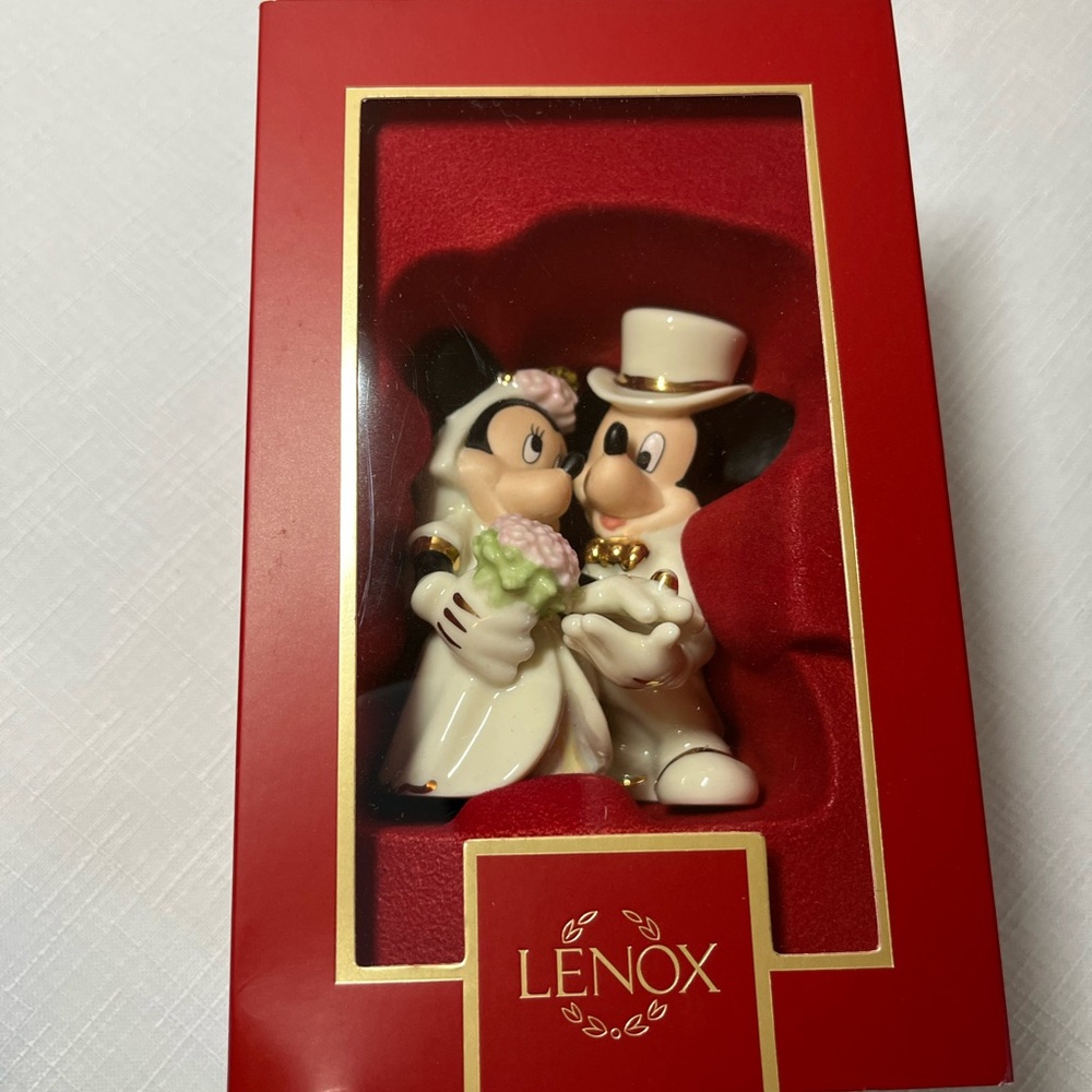 Lenox Disney Minnie's Dream Wedding Ornament Mickey & Minnie in wedding attire.